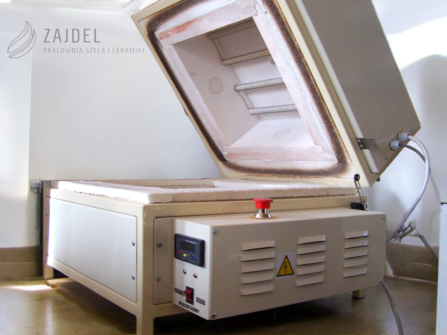 Piec do fusing PF4 wymiary komory wew. 40x40x25cm zasilany napięciem 230V,