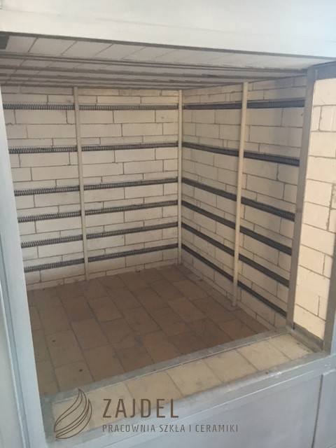 Piec Komorowy wymiary komory wew.
90x75x70cm zasilany napięciem 380V,